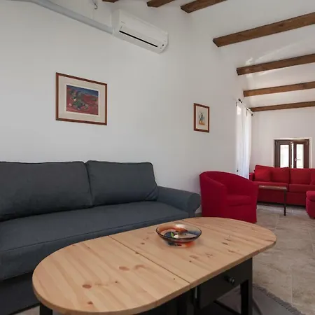 Mareblu Seaview By Irundo アパート ロヴィニ